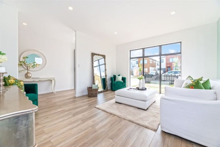 Photo of property in 5 Greenfinch Road, Hobsonville, Auckland, 0616