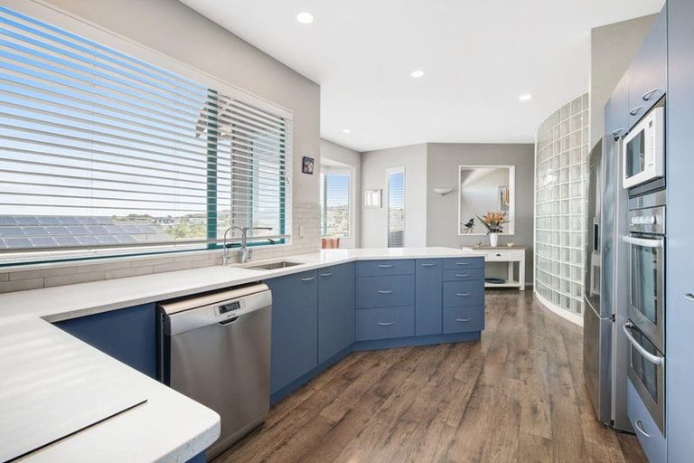 Photo of property in 12 Ascot Way, Orewa, 0931