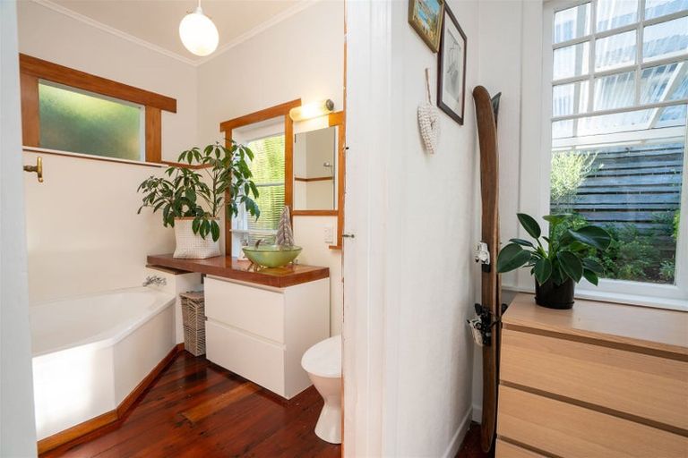 Photo of property in 25 Beach Road, Paekakariki, 5034