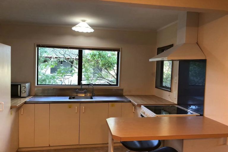 Photo of property in 37 Sunset Road, Totara Vale, Auckland, 0632