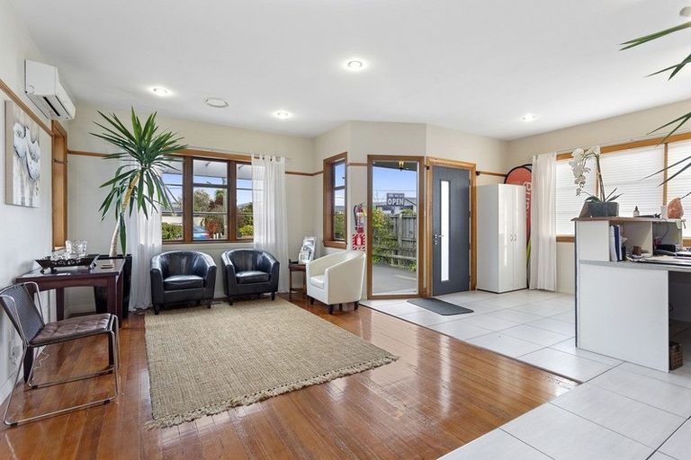 Photo of property in 1/128 Wilsons Road, Saint Martins, Christchurch, 8022
