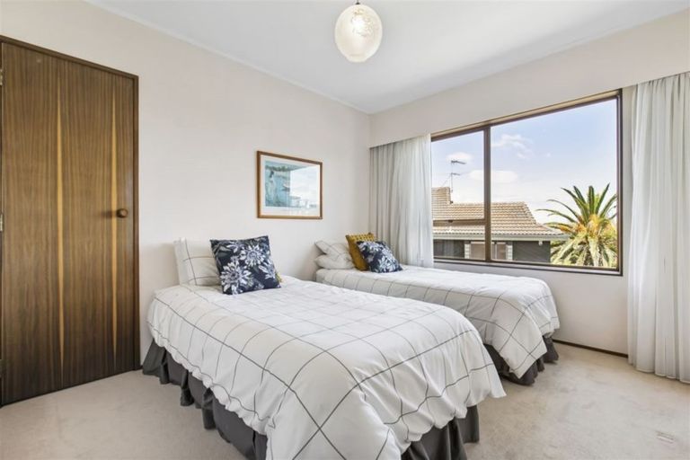 Photo of property in 2/23 Beach Road, Castor Bay, Auckland, 0620