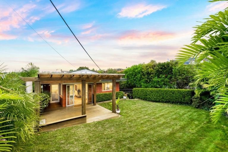 Photo of property in 1/6 Hythe Terrace, Mairangi Bay, Auckland, 0630