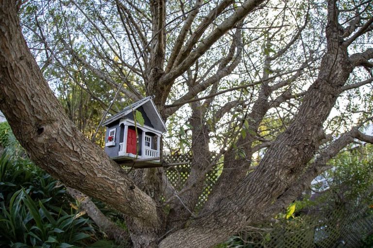 Photo of property in 2a Paremata Crescent, Paremata, Porirua, 5024