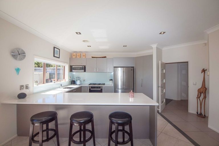 Photo of property in 43 Erlestoke Crescent, Churton Park, Wellington, 6037