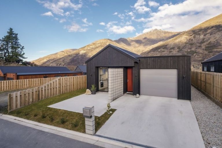 Photo of property in 3 Clover Lane, Lake Hayes, Queenstown, 9304