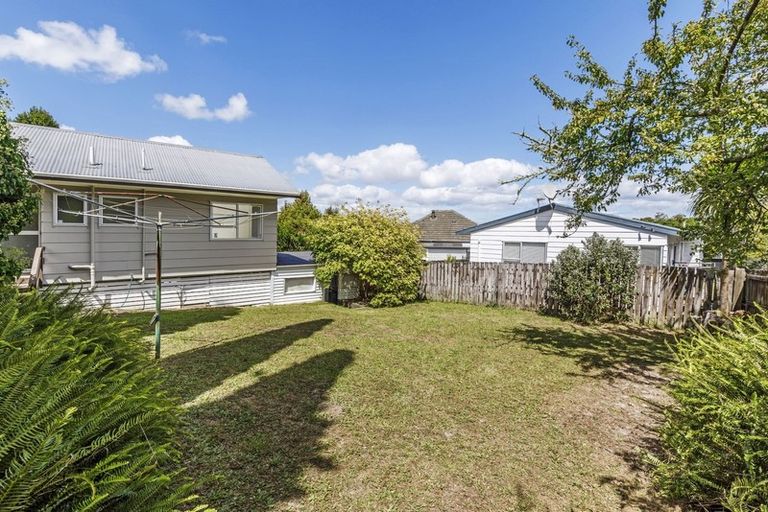 Photo of property in 4 Buisson Glade, West Harbour, Auckland, 0618