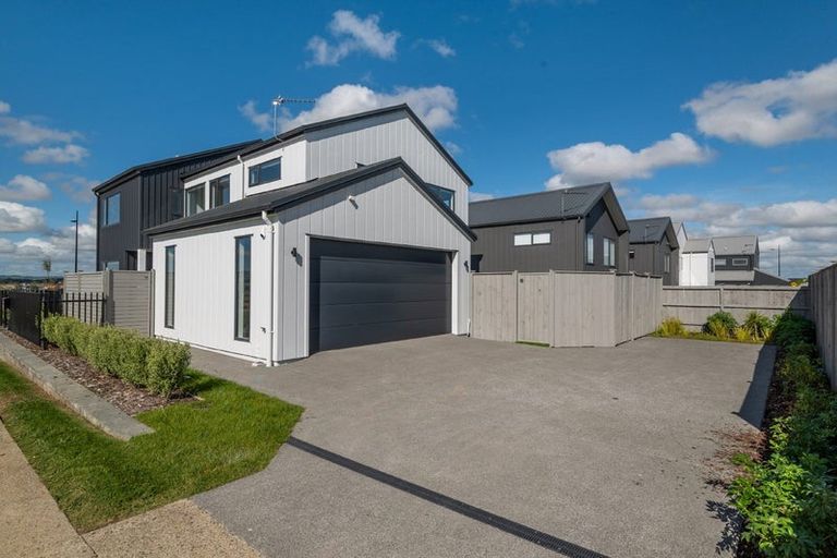 Photo of property in 17 Park Green Avenue, Rosehill, Papakura, 2113