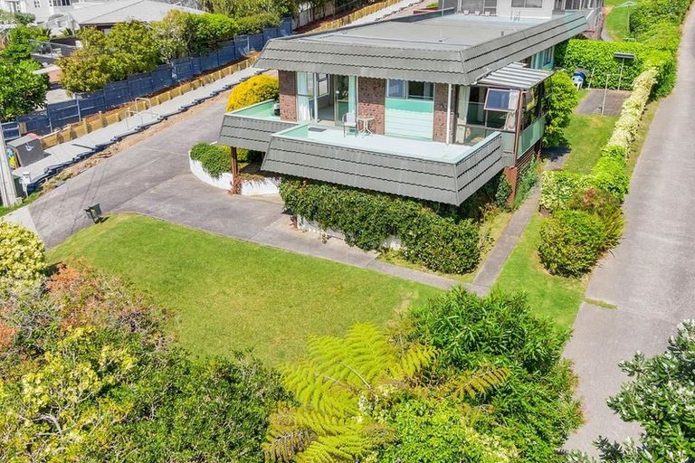 Photo of property in 1/27 Aotearoa Terrace, Murrays Bay, Auckland, 0630