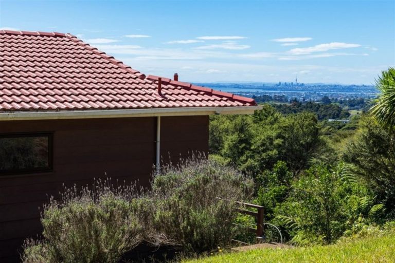 Photo of property in 1010 Scenic Drive North, Swanson, Auckland, 0816