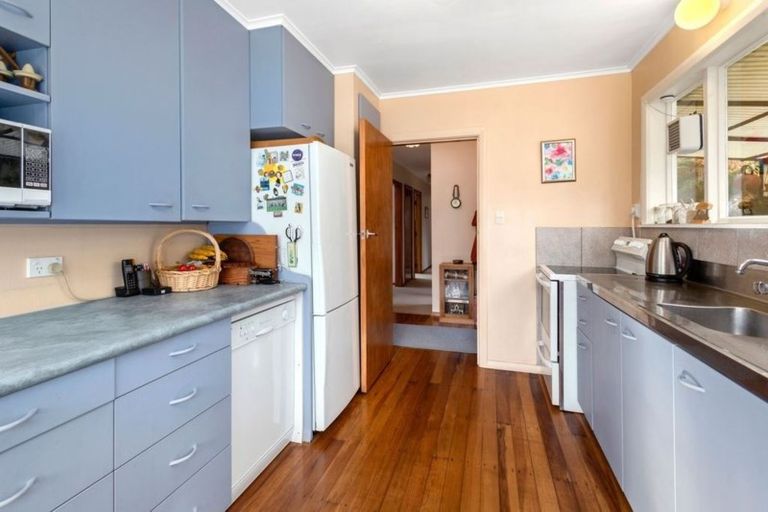 Photo of property in 4 Park Avenue, Tawa, Wellington, 5028