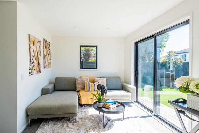 Photo of property in 19f Bradbury Road, Botany Downs, Auckland, 2010