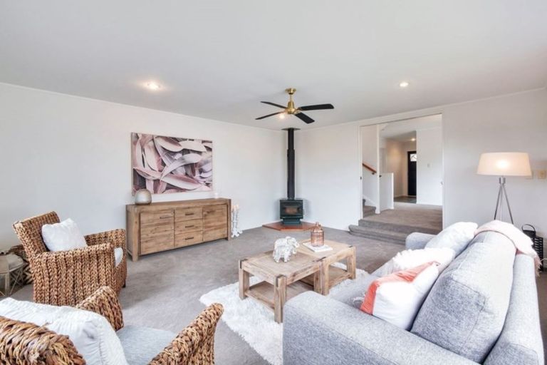 Photo of property in 1/266 Glamorgan Drive, Northcross, Auckland, 0630