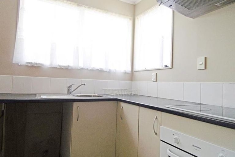 Photo of property in 1/6 Myna Place, Weymouth, Auckland, 2103