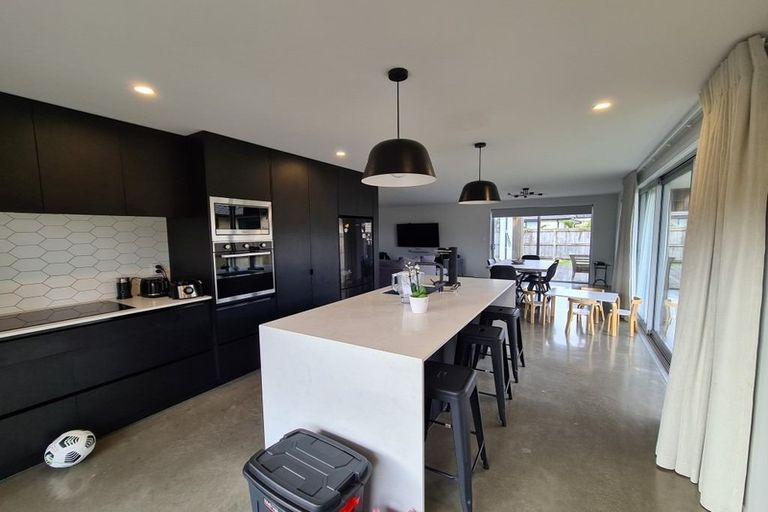 Photo of property in 1 Harry Way, Upper Vogeltown, New Plymouth, 4310