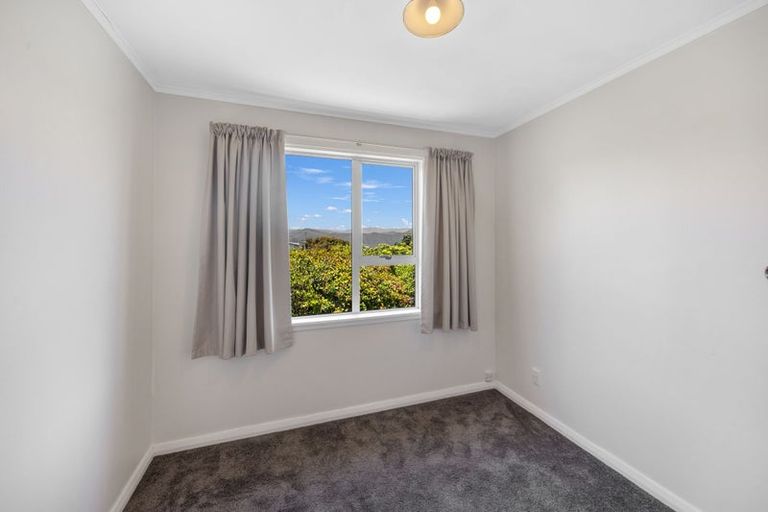 Photo of property in 4 Pekanga Road, Normandale, Lower Hutt, 5010