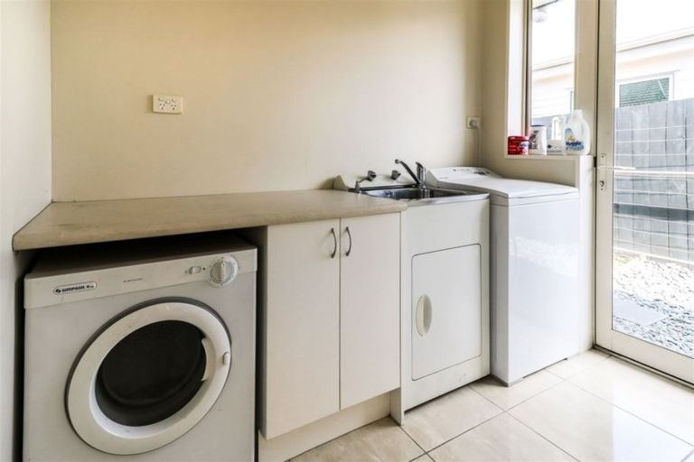 Photo of property in 105 Farnborough Drive, Grandview Heights, Hamilton, 3200