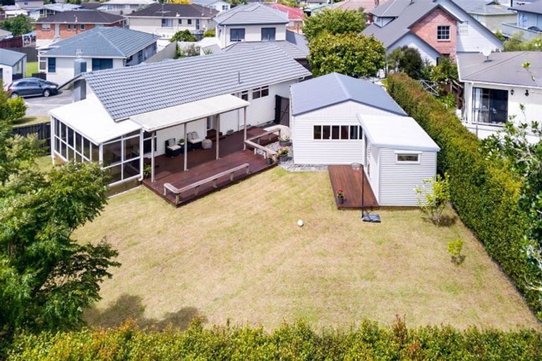 Photo of property in 26 Bodi Place, Te Atatu South, Auckland, 0610