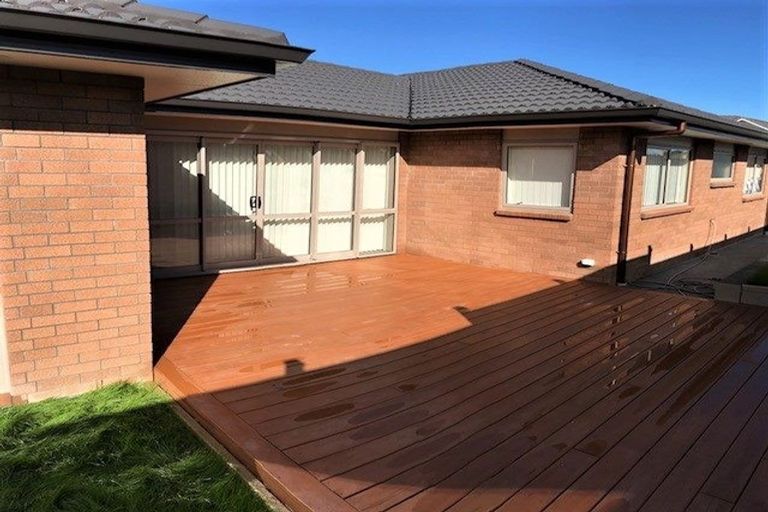 Photo of property in 35 Riverglade Parkway, Te Atatu South, Auckland, 0610