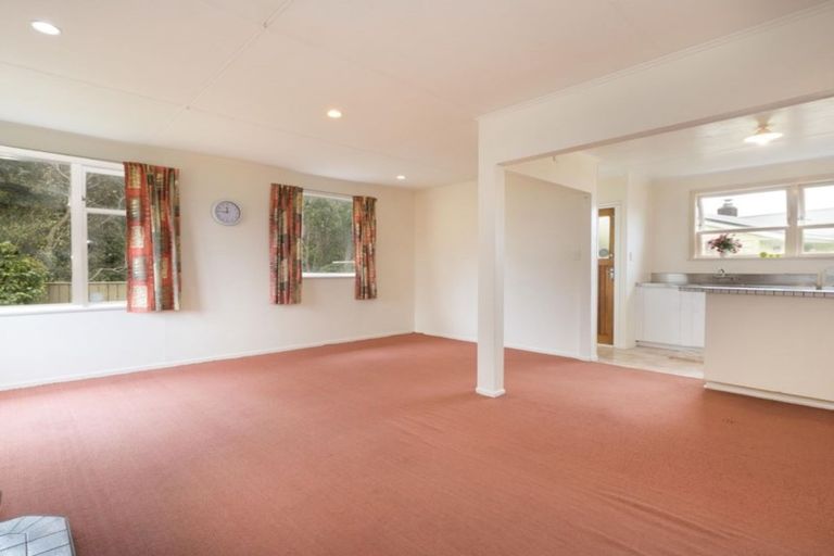 Photo of property in 3 Swansea Street, Cannons Creek, Porirua, 5024