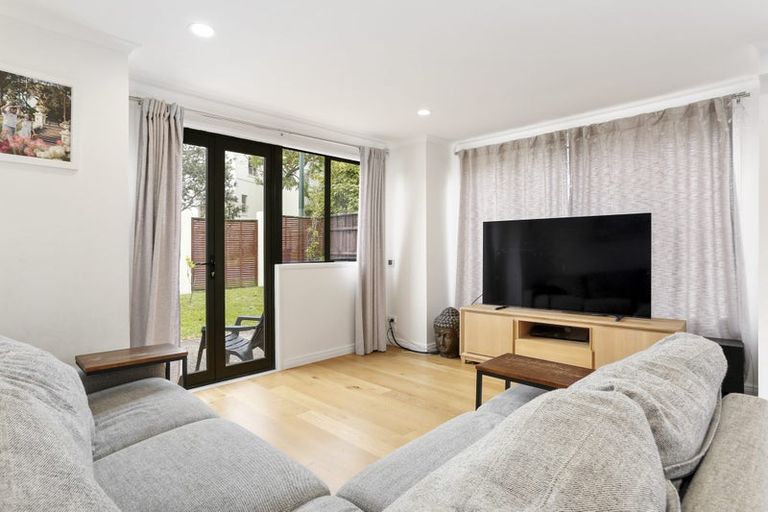 Photo of property in 18 Belle Verde Drive, Sunnynook, Auckland, 0630