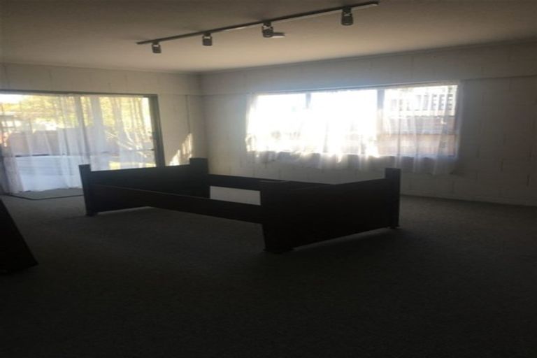 Photo of property in 19 Rosewarne Crescent, Glendene, Auckland, 0602