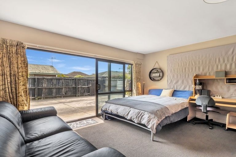 Photo of property in 2/56 Aorangi Road, Bryndwr, Christchurch, 8053