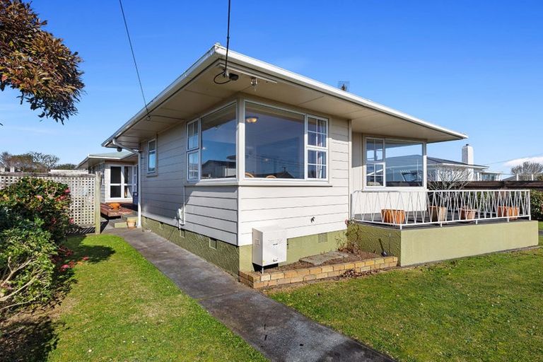 Photo of property in 5 Smith Road, Merrilands, New Plymouth, 4312