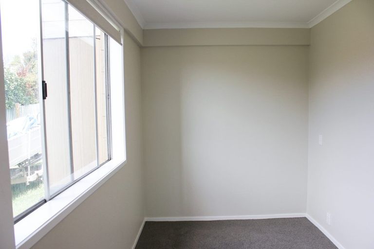 Photo of property in 53 Wade River Road, Stanmore Bay, Whangaparaoa, 0932