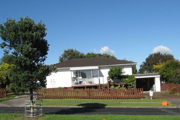 Photo of property in 27 Highland Park Drive, Highland Park, Auckland, 2010
