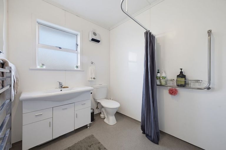 Photo of property in 205 Mangorei Road, Merrilands, New Plymouth, 4312