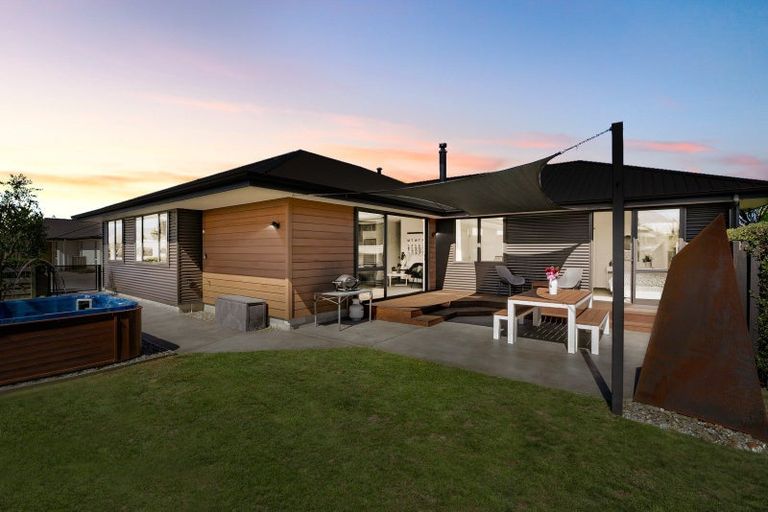 Photo of property in 12 Warbler Lane, Albert Town, Wanaka, 9305