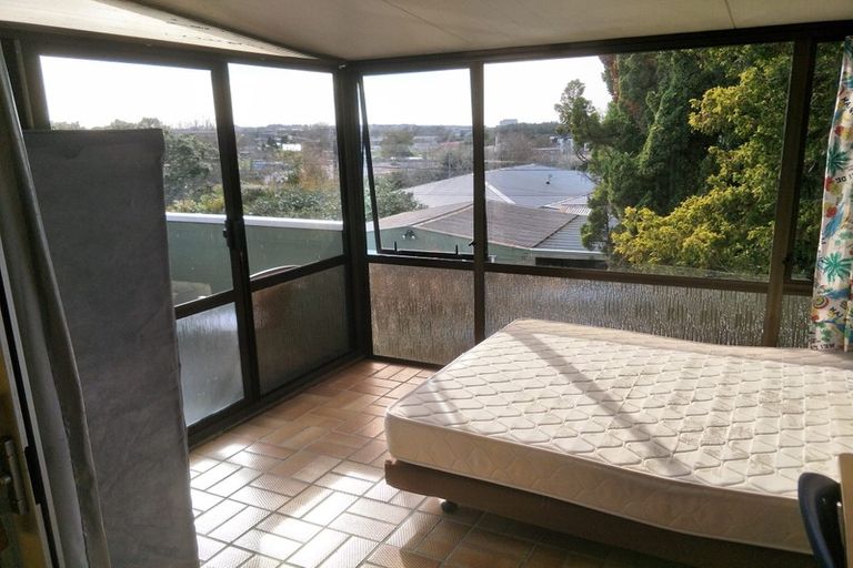 Photo of property in 12 Exmouth Road, Northcote, Auckland, 0627