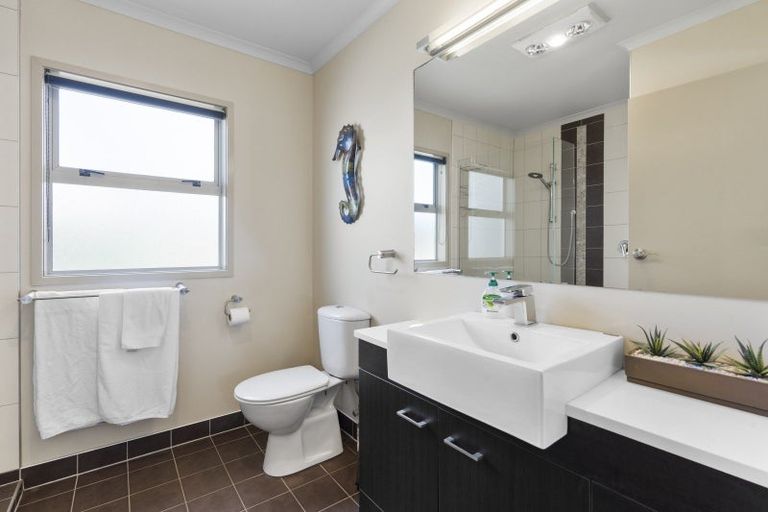 Photo of property in 68 Sixth Avenue, Urenui, 4377