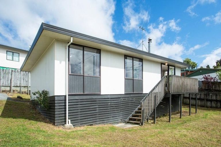 Photo of property in 1/233 Glengarry Road, Glen Eden, Auckland, 0602