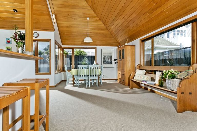 Photo of property in 2/76 Norwood Road, Bayswater, Auckland, 0622