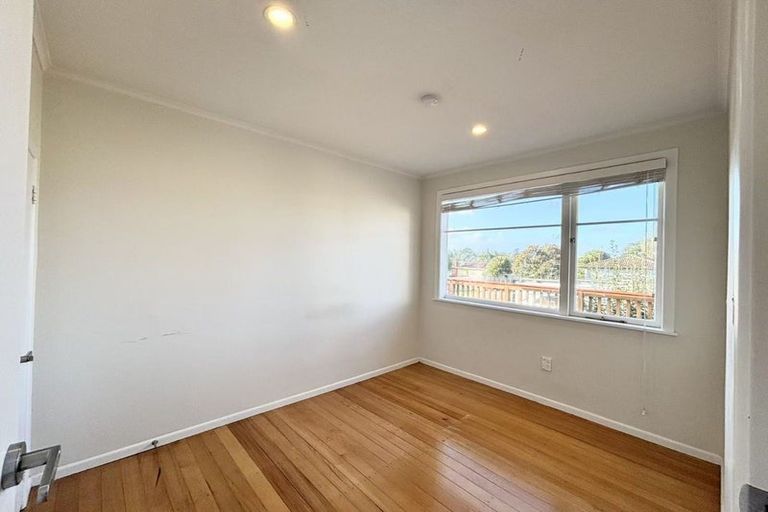 Photo of property in 71 Harrington Road, Henderson, Auckland, 0610