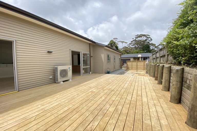 Photo of property in 22 Lorikeet Place, Unsworth Heights, Auckland, 0632