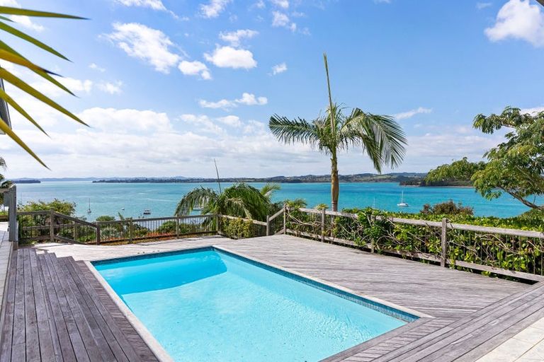 Photo of property in 220 Sandspit Road, Shelly Park, Auckland, 2014