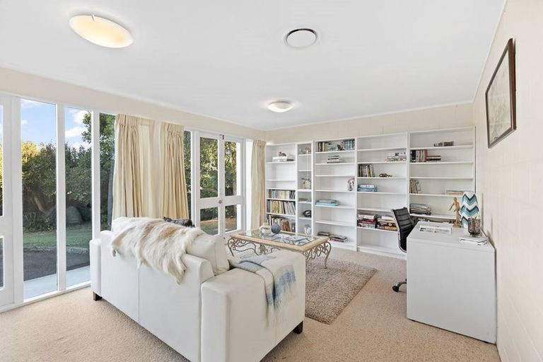 Photo of property in 17 Lydia Avenue, Northcote, Auckland, 0627