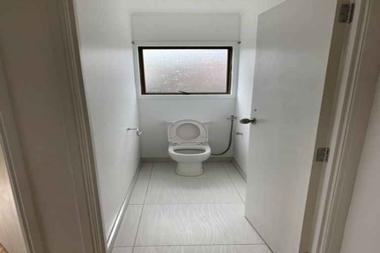 Photo of property in 2/14a Kurnell Drive, Botany Downs, Auckland, 2010