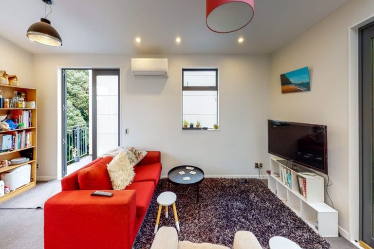 Photo of property in 13 San Sebastian Road, Kelburn, Wellington, 6012