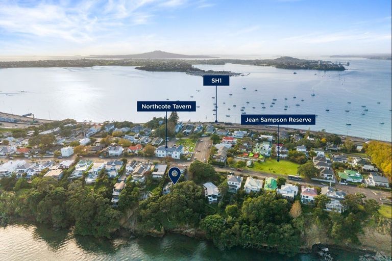 Photo of property in 36 Queen Street, Northcote Point, Auckland, 0627