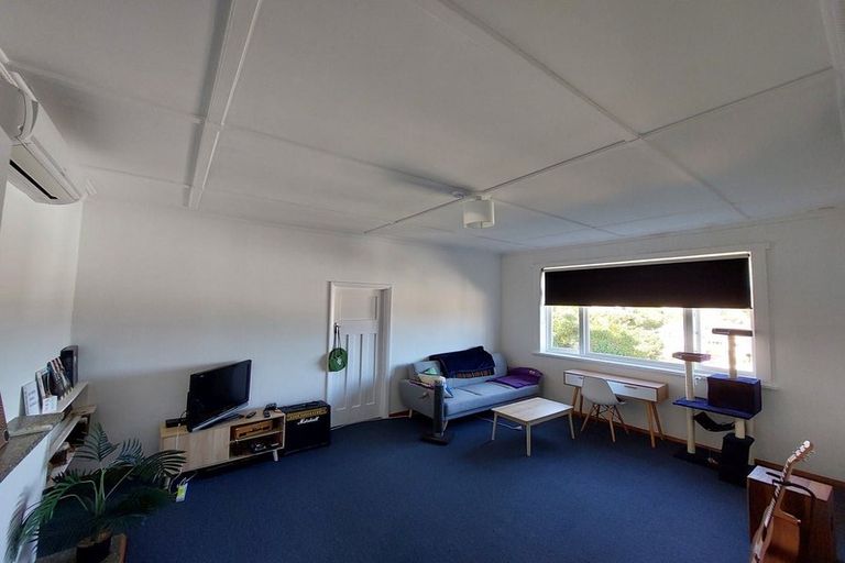 Photo of property in 70 Melbourne Road, Island Bay, Wellington, 6023