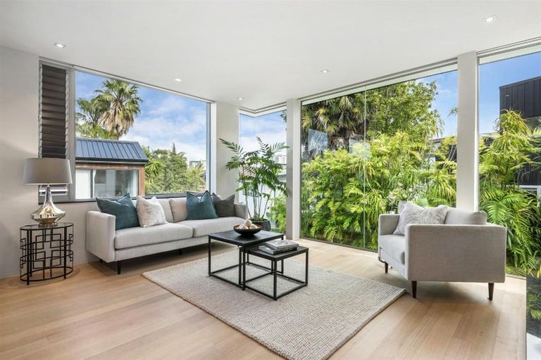 Photo of property in 22b Beach Road, Castor Bay, Auckland, 0620