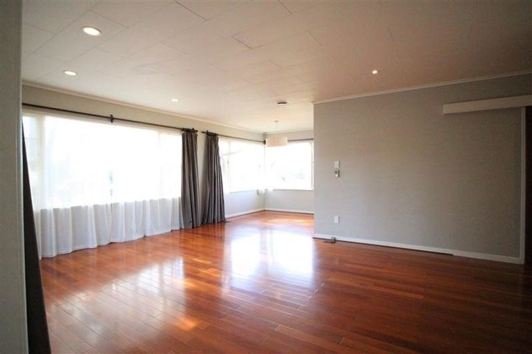 Photo of property in 988 East Coast Road, Northcross, Auckland, 0632