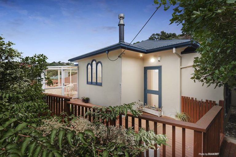 Photo of property in 9 Knoll Street, Island Bay, Wellington, 6023