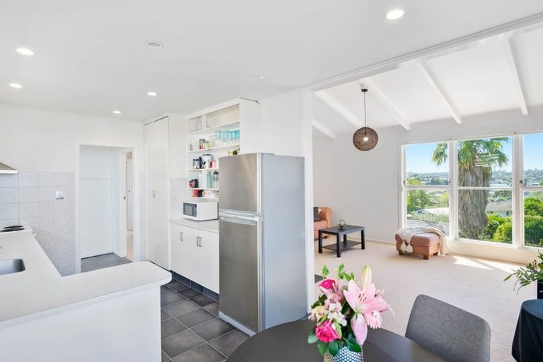 Photo of property in 1/8 Ludlow Terrace, Totara Vale, Auckland, 0627