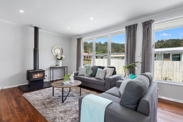 Photo of property in 18 Delaney Drive, Stokes Valley, Lower Hutt, 5019