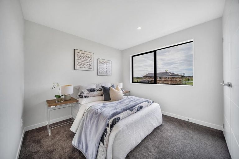 Photo of property in 12 Korowhiti Road, Clarks Beach, 2122